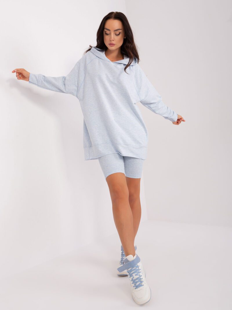 Niebieski komplet damski z kolarkami i bluzą oversize - obrazek 3