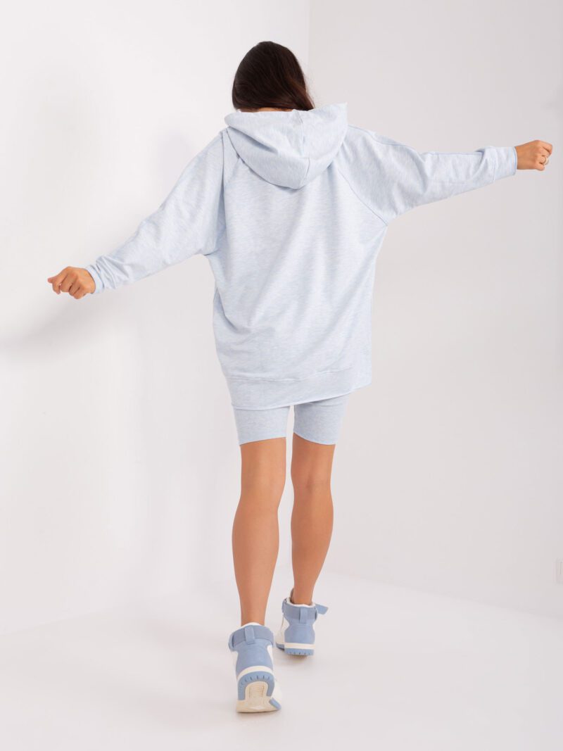 Niebieski komplet damski z kolarkami i bluzą oversize - obrazek 5