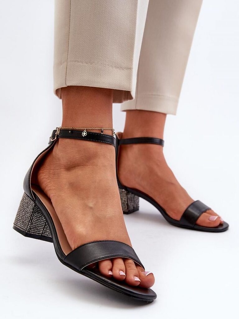 Sandały Model Wiatalia 8338-257 Black - Step in style