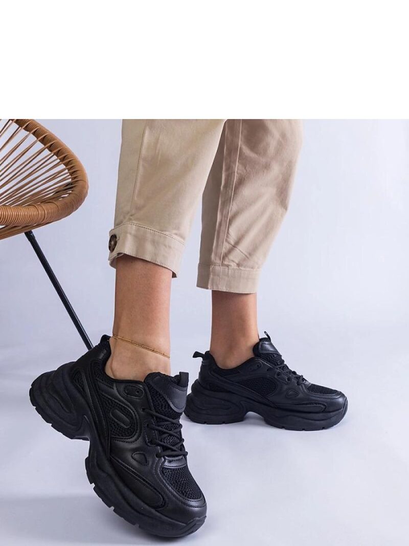 Czarne sneakersy na masywnej podeszwie Adoma - Solea - obrazek 2