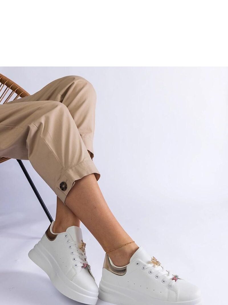Białe sneakersy na platformie zdobione motylkiem Aranda - Solea